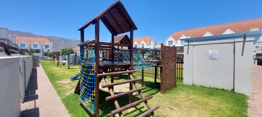 2 Bedroom Property for Sale in Whispering Pines Western Cape